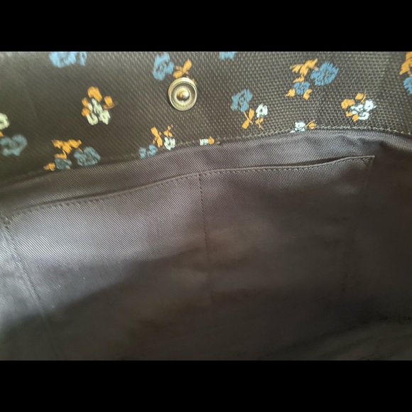 Beautiful Coach bag. this bag is on eBay for $139 I will match that price - Picture 7 of 16